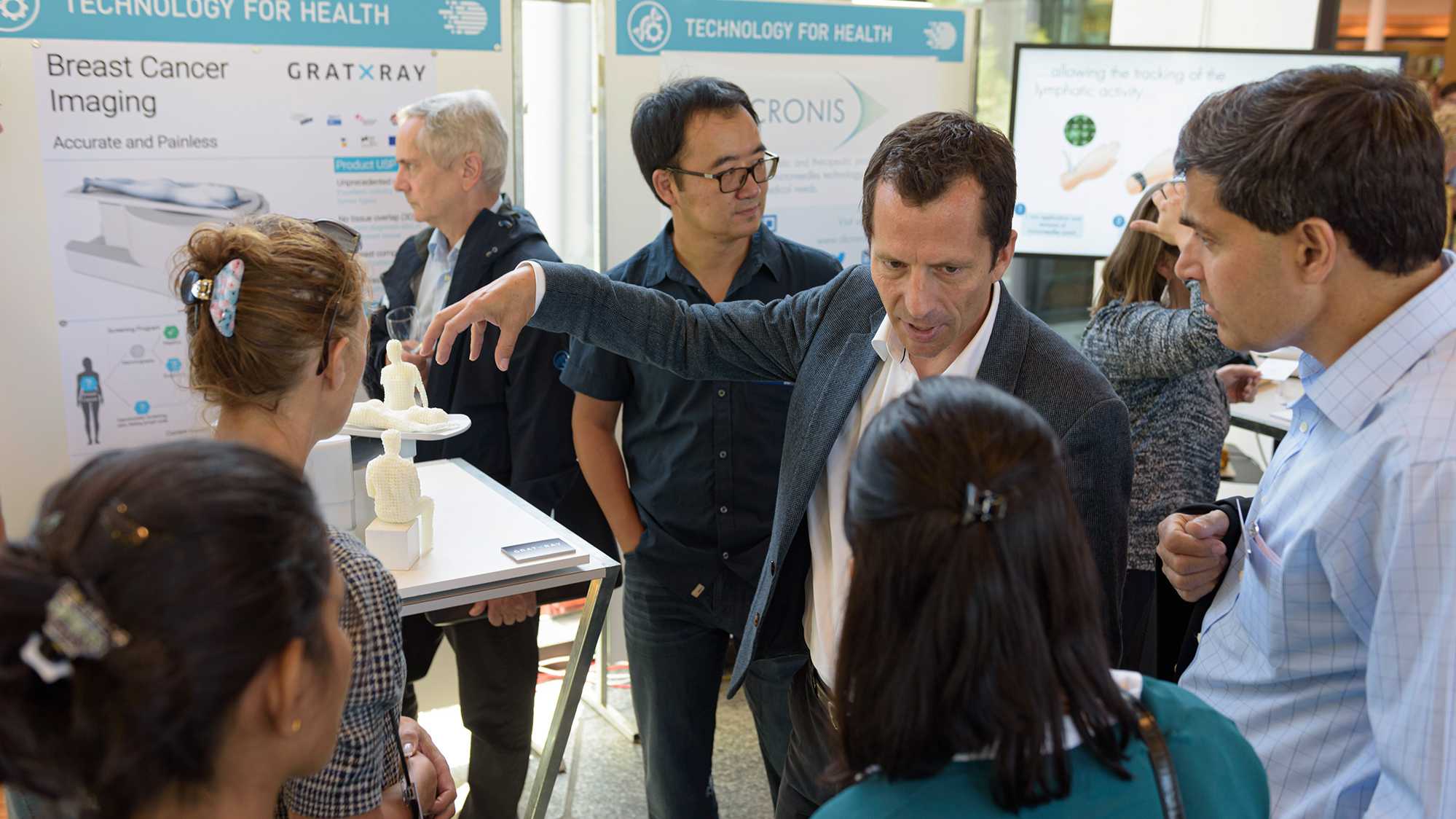 Discussion between researchers and industry representatives