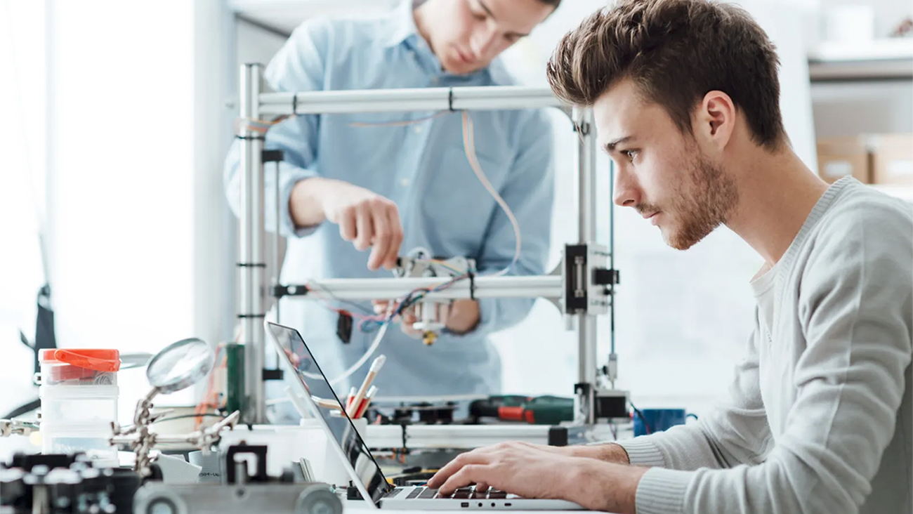 Studenten arbeiten im Labor