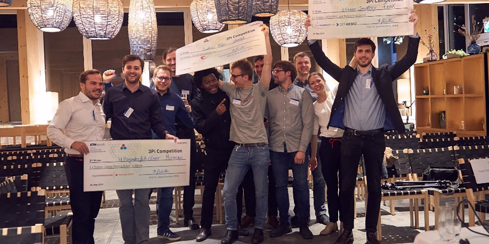 Die drei ETH Pioneer Fellow Gewinnerteams mit ihren Checks 