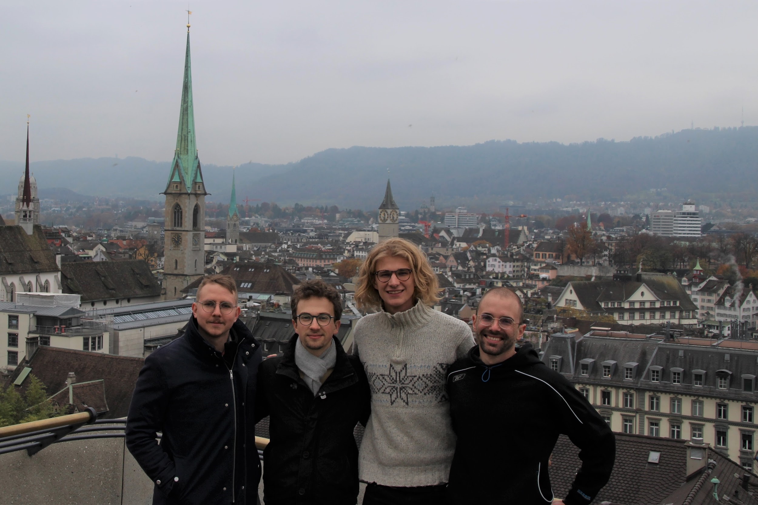 Team Foto Hades: 4 Männer