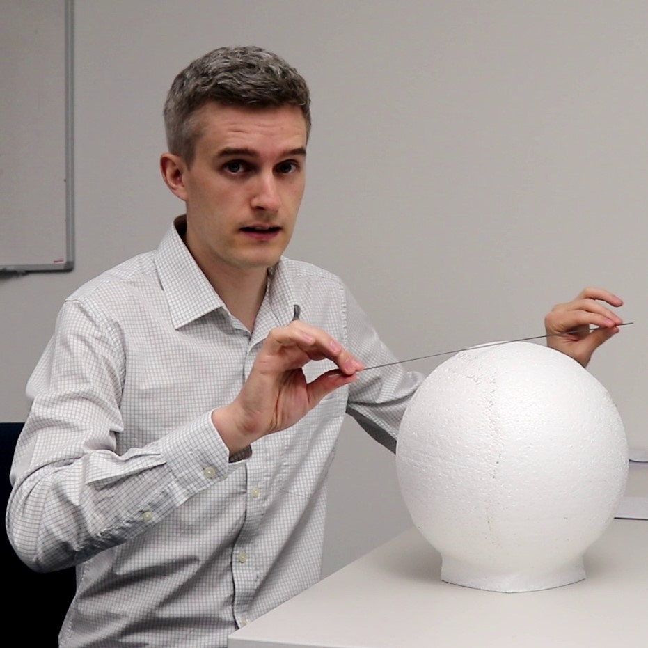 Simon Dünser with a styropor ball and a straight cutting wire
