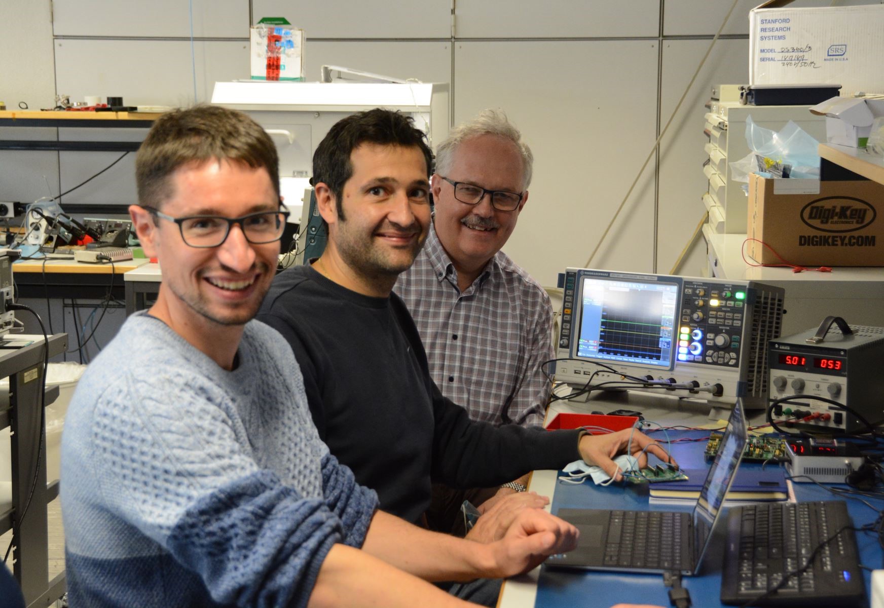The inventors Tommaso Polonelli, Michele Magno and Thomas Burger working on the wake-up receiver. (photo: Frank K. Gürkaynak )