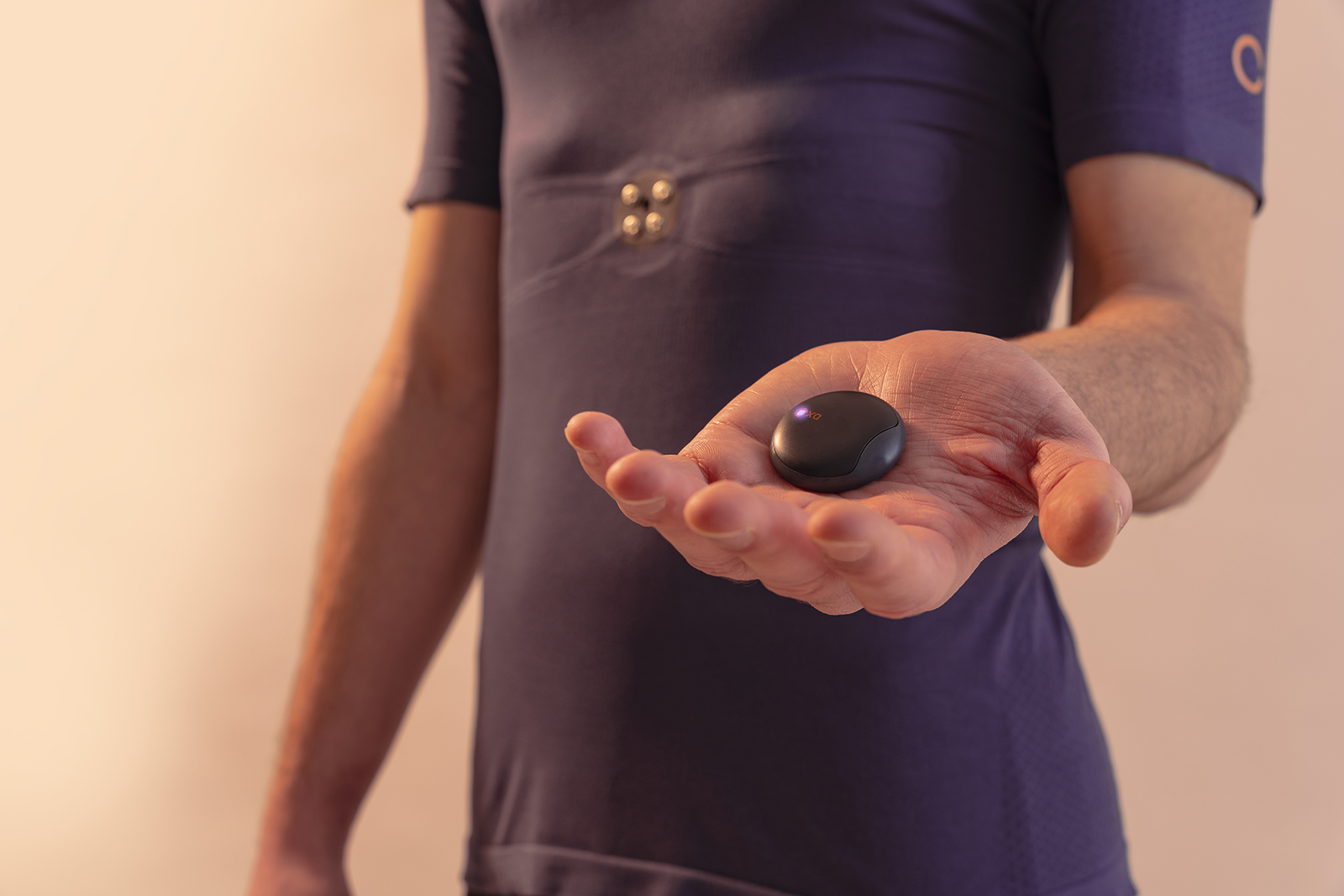 Oxa shirt with detached sensor