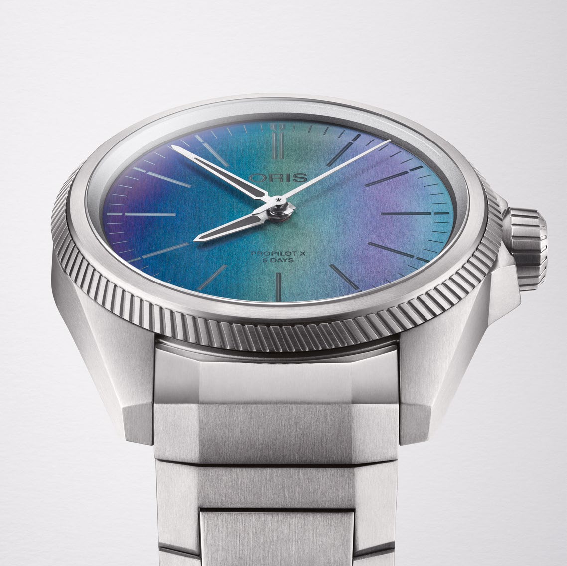 Watch with a shimmering clock face