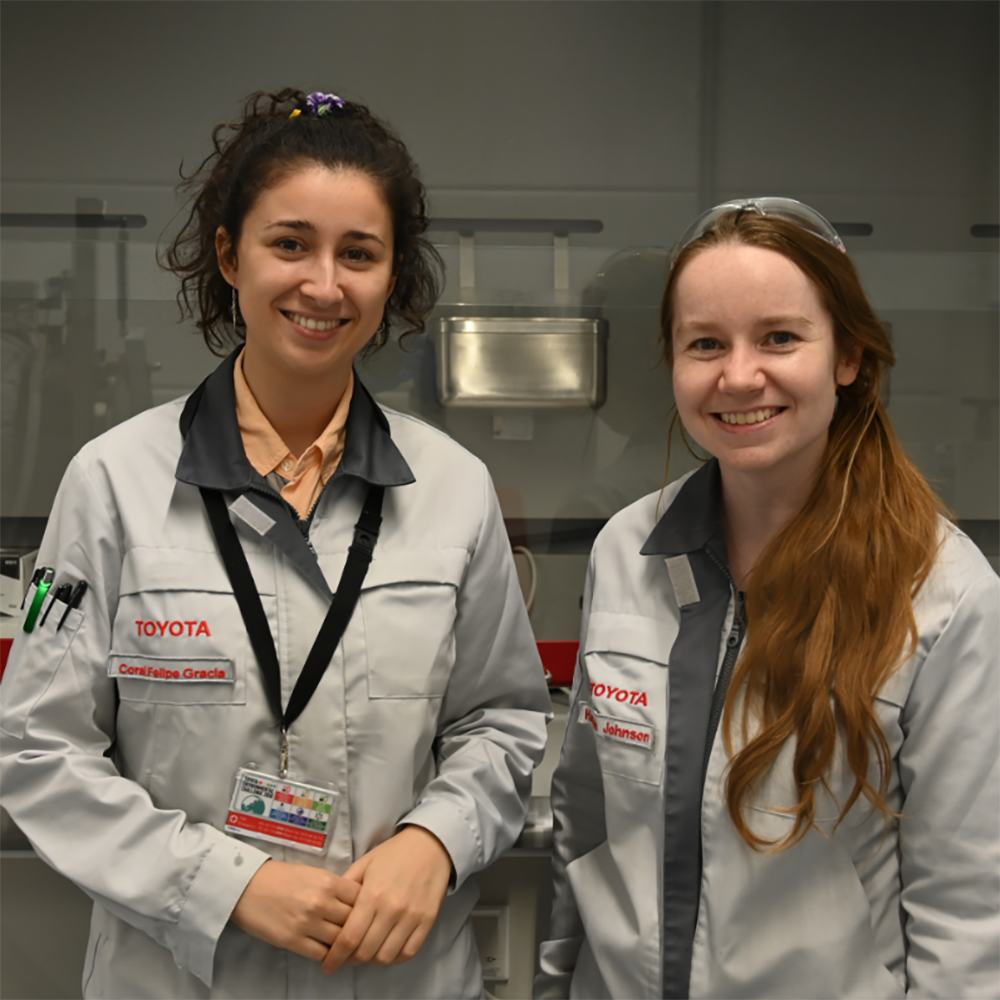 Zwei Frauen von Toyota